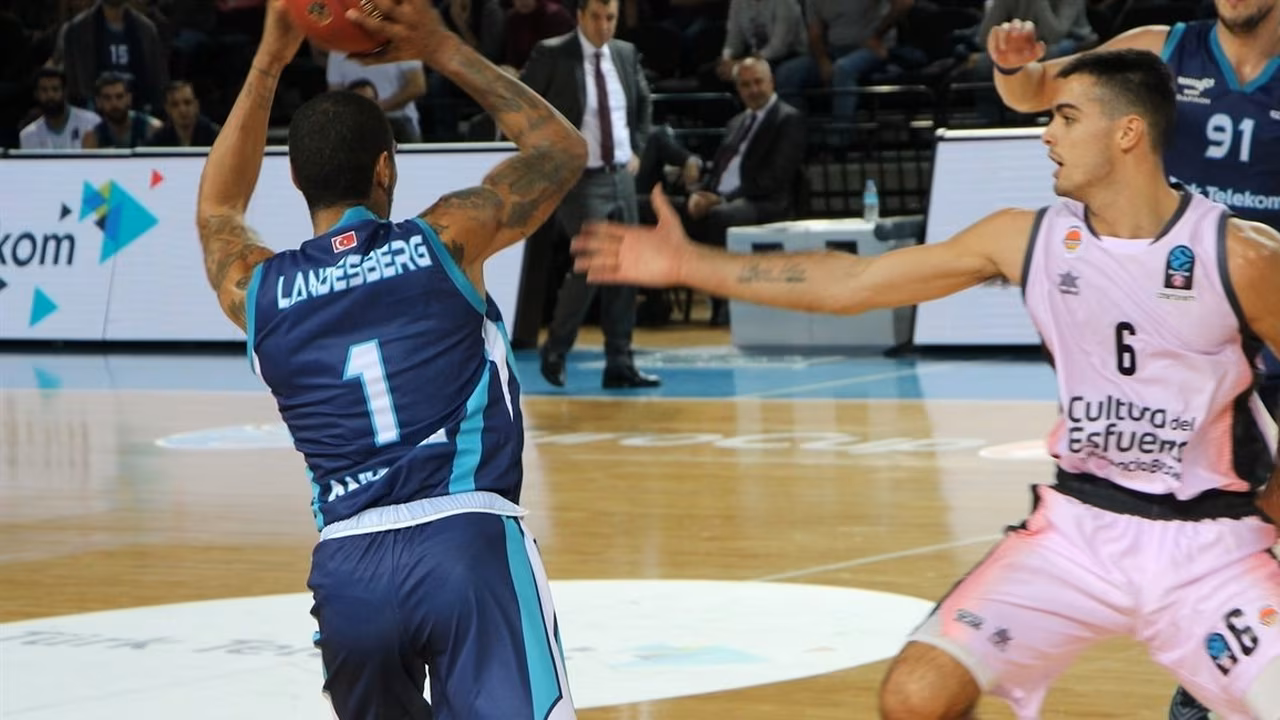 Sam Van Rossom dirige al Valencia Basket a su segunda victoria (67-72)