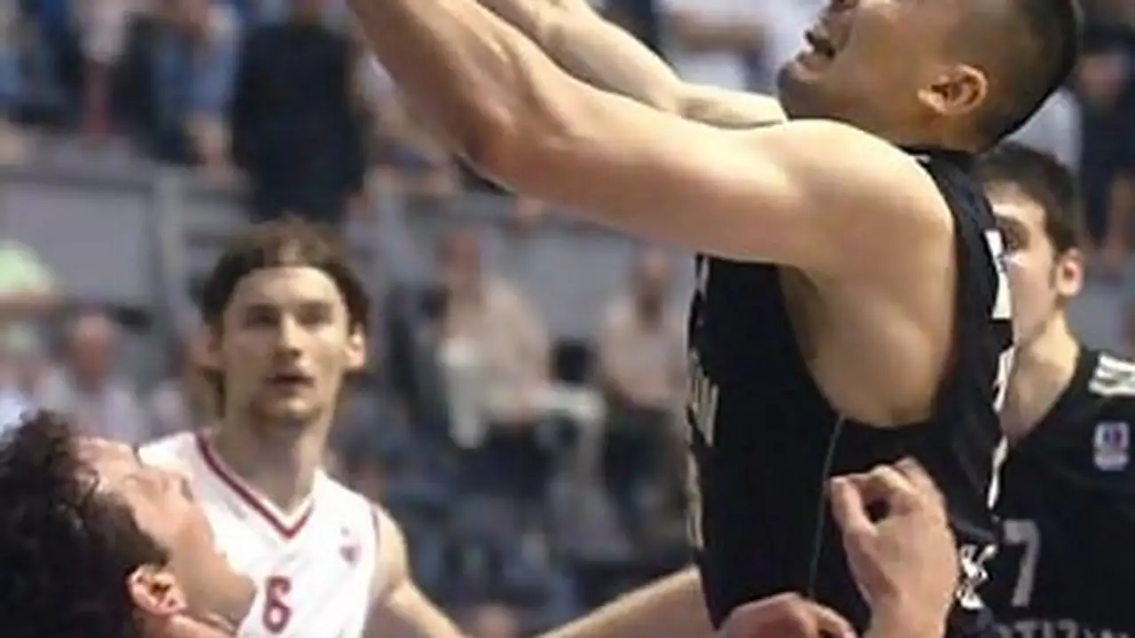 Catorce expulsados en un partido entre el Hemofarm y el Partizan de Belgrado