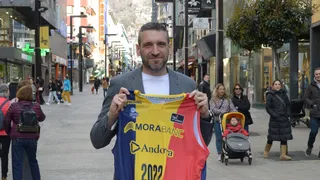 Ibón Navarro sella su continuidad en Andorra