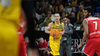 Iberostar se anota el primer punto en el carnaval de Marcelinho (85-75)