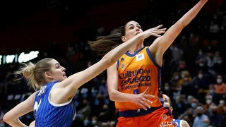 Perfumerías Avenida vence el duelo de invictos ante Valencia Basket