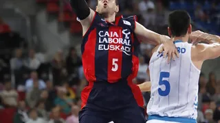 Caja Laboral borra a un débil Cajasol con una exhibición anotadora en el primer cuarto (90-70)