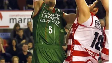 Lo que pudo ser y no fue: DeVries tuvo el tiro ganador y un mejor Caja Laboral se impuso en el tiempo extra (95-101)