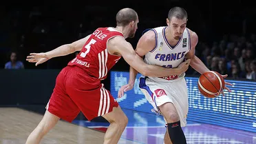 Francia sigue disfrazada de Hombre del Saco (76-53)
