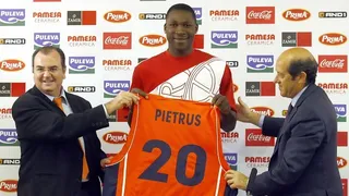 El Pamesa confirma el fichaje de Dikoudis y el interés por Van den Spiegel