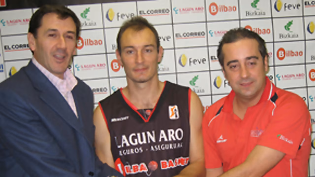 Nacho Azofra ya forma parte de la plantilla del Lagun Aro Bilbao Basket