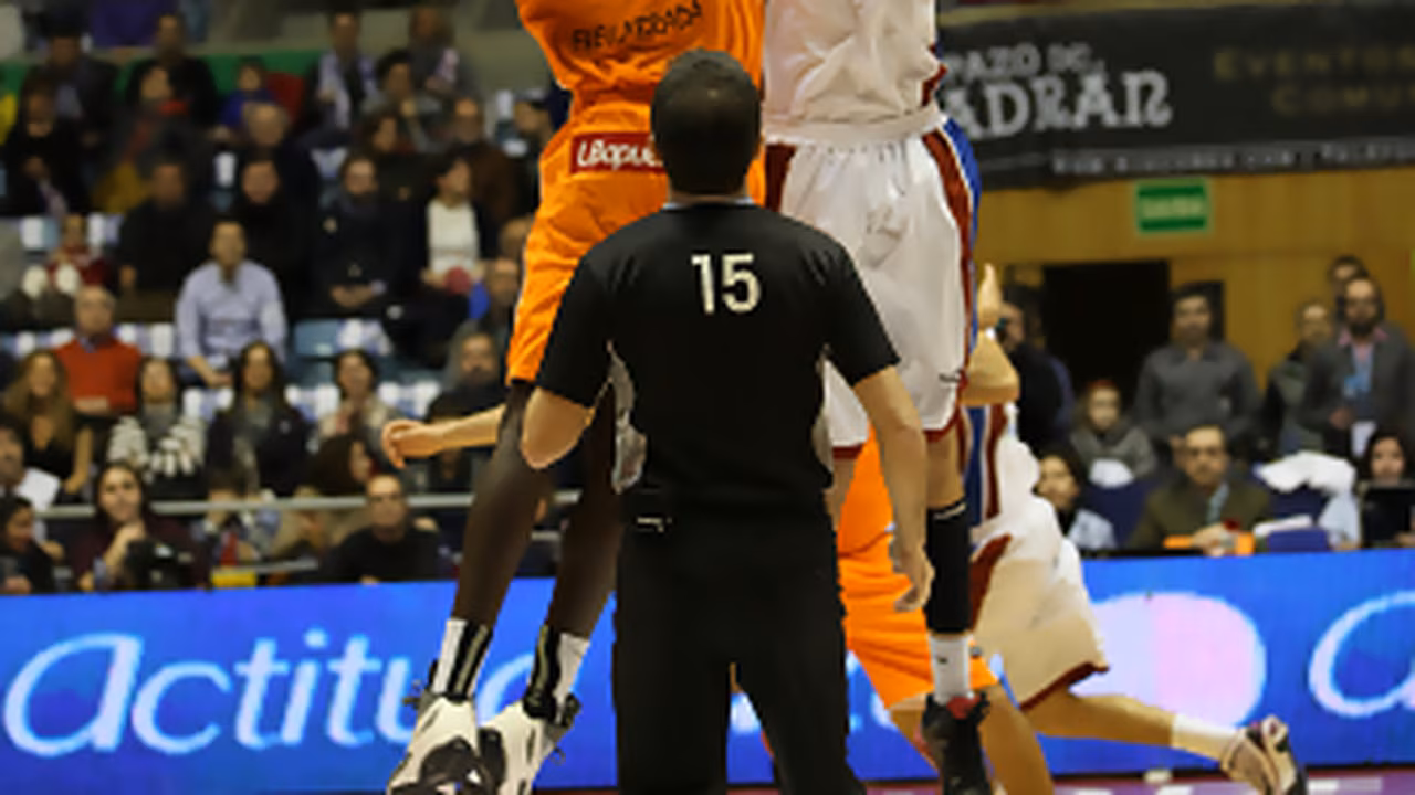 Valters al inicio y Kurz al final dan la victoria a Mad-Croc en Santiago (73-79)