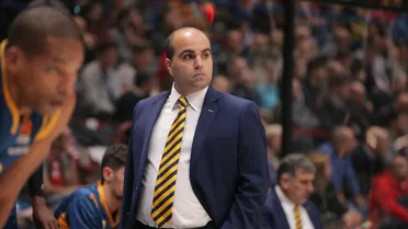 El Granca acaba su semana convulsa y confirma a Víctor García hasta final de temporada