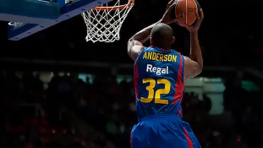 El talento y la cabeza fría del Regal Barça acaban con el corazón, la última bala del Baskonia (61-71)