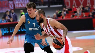 El Real Madrid rema para acabar muriendo en la orilla de El Pireo (92-83)