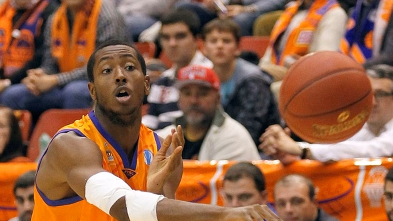 Larry Abia y Laszlo Dobos, juventud para Básquet Coruña