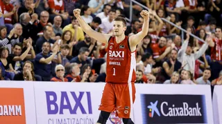 Adam Waczynski, renovado hasta final de temporada