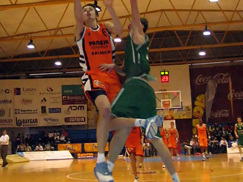 Tomasz Kesicki,  un ex Pamesa de 2´12 para el Vive Menorca