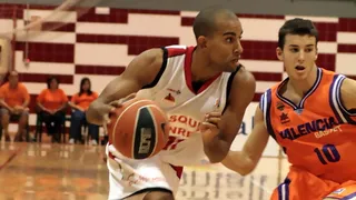 Dani López será el base titular del Breogán. Juanjo García, un año más en Oviedo