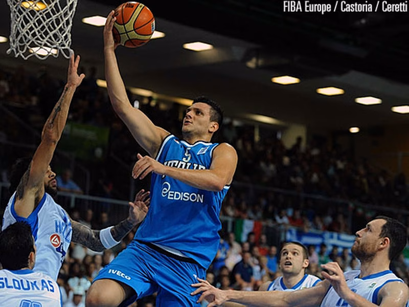 Belinelli lidera a una Italia que enamora. Finlandia congela a Rusia