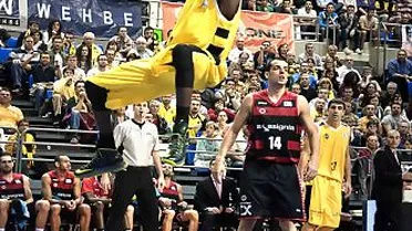 Un Jakim Donaldson bestial destroza al Assignia Manresa (81-78)