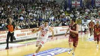 Gran duelo entre Lakovic y Diener; Emporio Armani gana en Venezia tras prórroga