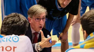 Moncho Fernández y Monbus Obradoiro amplían su contrato hasta 2021