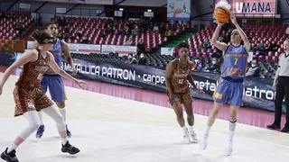 Salvadores y Trahan Davis dan una importante victoria para Valencia Basket en Venecia