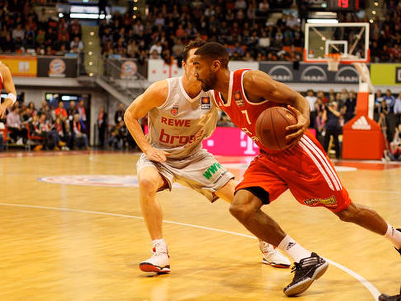 Bayern le gana el derby a Bamberg; Berlín y Ulm caen; Pantelic pone 7 tapones