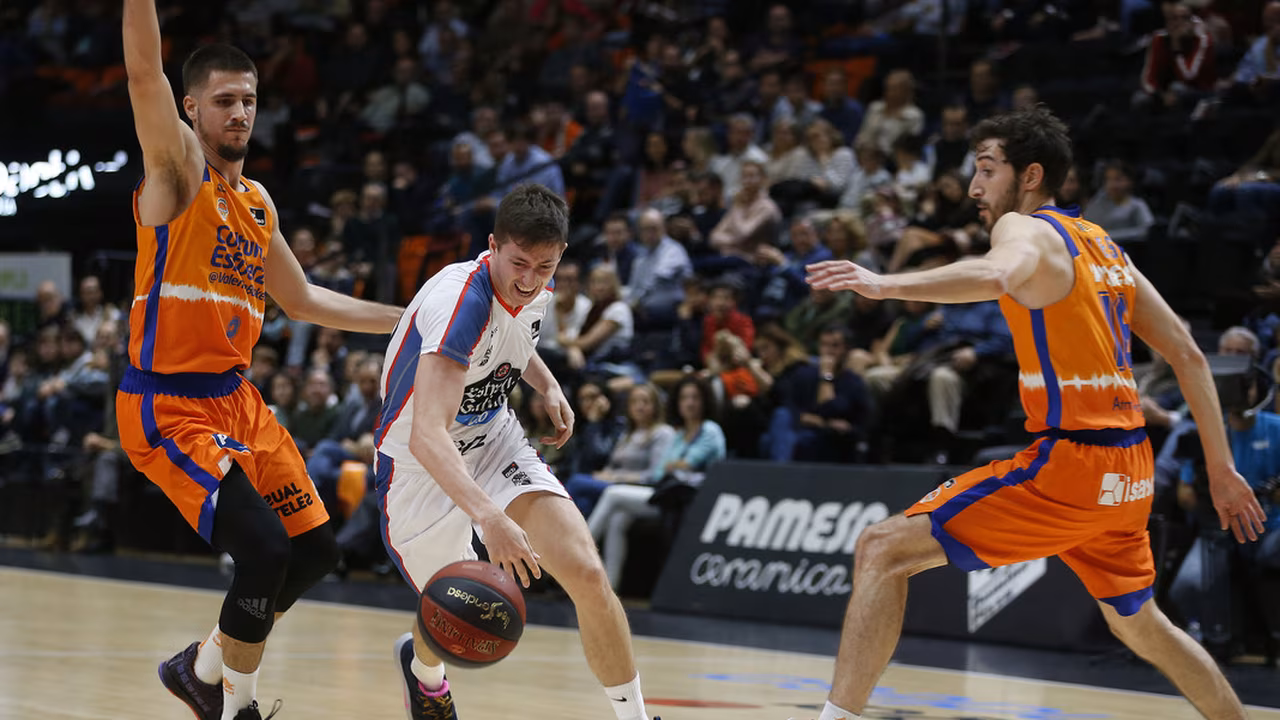 El oficio de Valencia puede con el Obradoiro de Dejan Kravic (86-76)