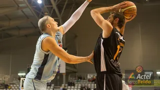 Fernando Fernández, un asturiano para el Oviedo; Alzamora, un año más en Lleida