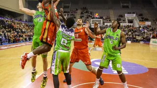 Óbila, líder en solitario. Granada cede en su fortín. De la Fuente, MVP (47 val.)