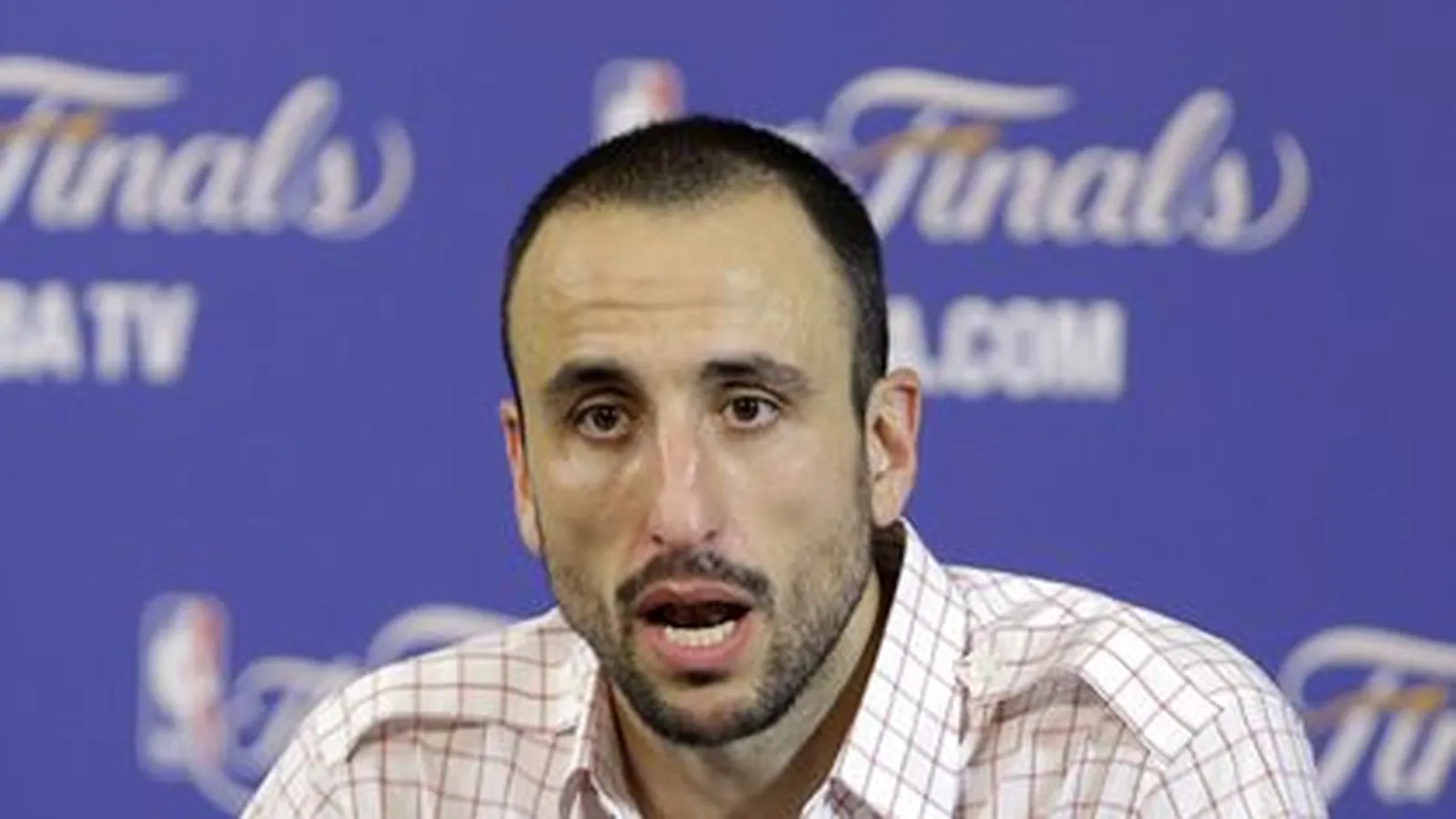 Apareció Manudo de Santo: Ginobili pone en franquicia el anillo para Spurs (114-104)