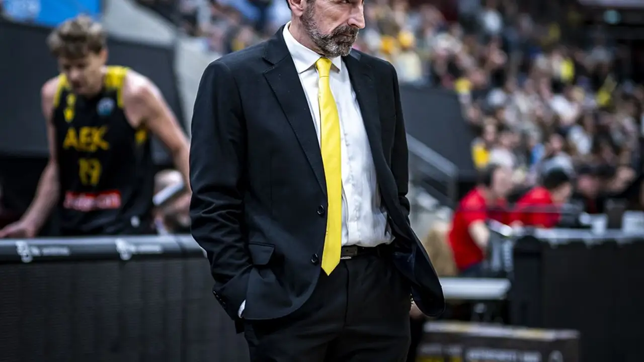 AEK Atenas, impagos y sanciones con Joan Plaza y Eloy Ramírez como afectados