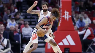 Noche NBA: Knicks asalta el TD Garden de Boston; susto de Doncic y Rubio gana con Cavs