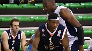 Barbour pone a su equipo con pie y medio en el objetivo de la permanencia en la liga turca