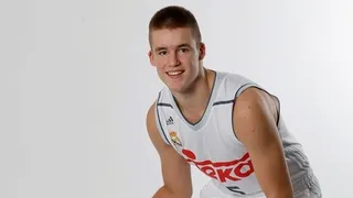 A tortas por Radoncic; el del Real Madrid podría jugar hasta en cuatro selecciones