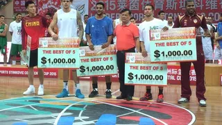 Isaac Fotu, jugador del CAI, se sale con Nueva Zelanda en la Stankovic Cup