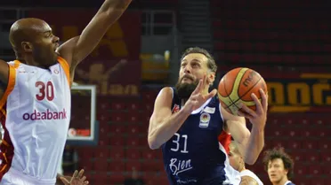 Viktor Sanikidze, desatado: ¡repite MVP! Adrien Moerman, coleccionista de dobles-dobles