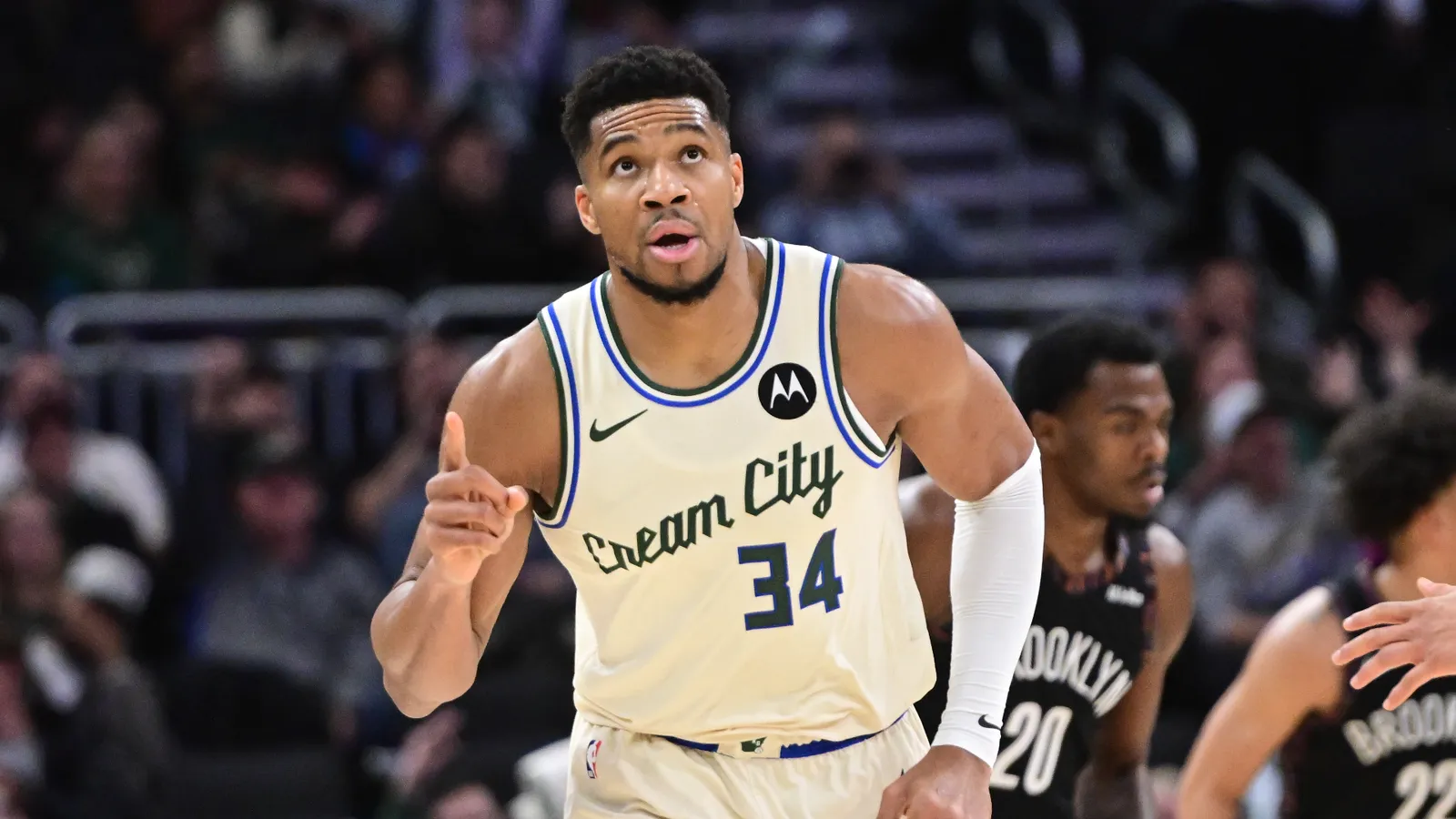 Dos equipos en primera línea por Giannis Antetokounmpo