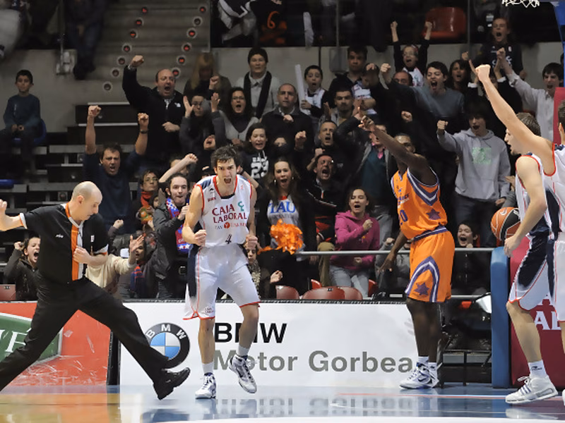 Caja Laboral tira de experiencia para vencer al Power Electronics Valencia en dos minutos y medio (69-67)