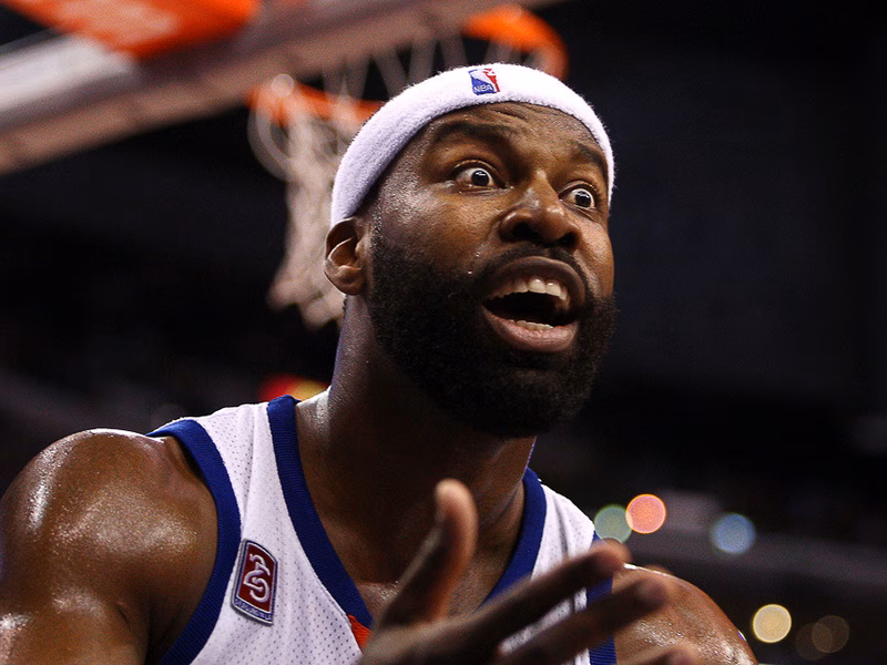 Baron Davis es abducido por extraterrestres; Metta World Piang y Brown machaca a los Cavs