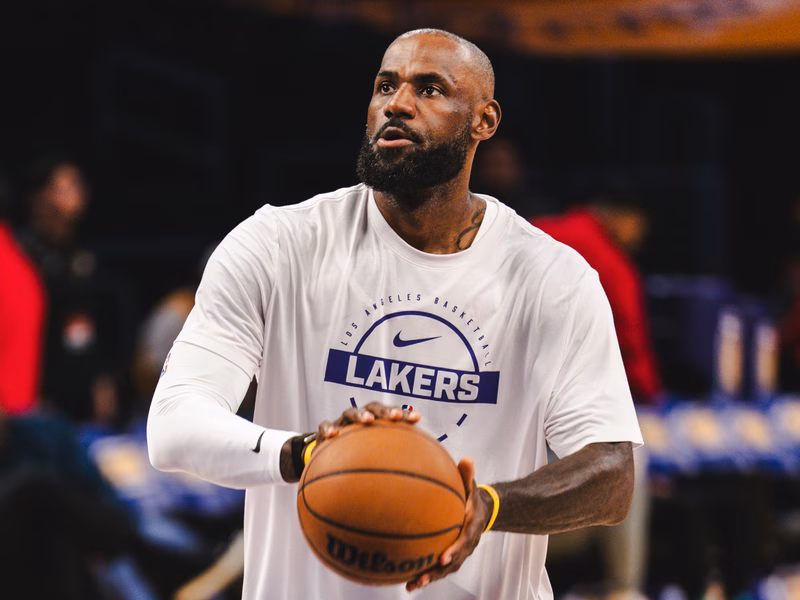 ¿Cuánto pueden ofrecer los Warriors para quitarle LeBron a los Lakers?