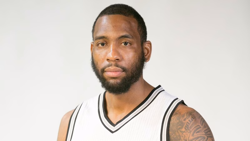 Fallece Rasual Butler en un accidente de coche