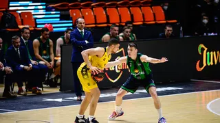 La primera victoria de Iberostar Tenerife deja sin emoción la última jornada (82-80)