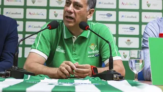 Alejandro Martínez renueva con Betis; Coruña, Palma, Cáceres y Peñas se refuerzan