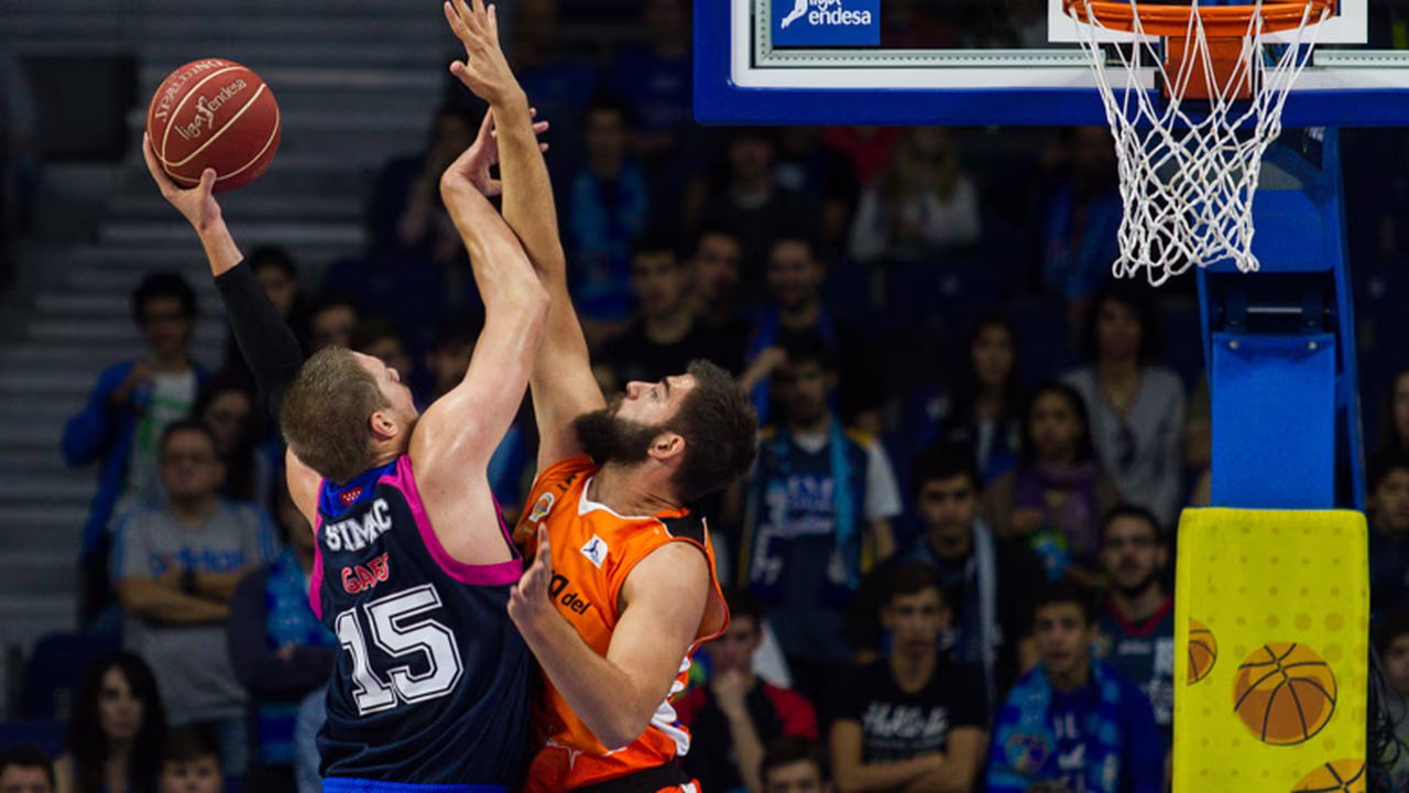 Vladimir Stimac rompe con Estudiantes y regresa a Estrella Roja para sustituir a Big Sofo