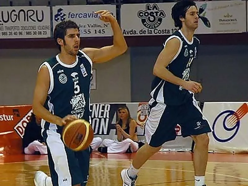 Palencia Baloncesto encuentra un gran refuerzo en el base de Obradoiro Adrián Fuentes y Ourense renueva el contrato de J.M. Coego