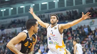 Burgos vence a GBC. Nevels silencia al líder Oviedo sobre la bocina