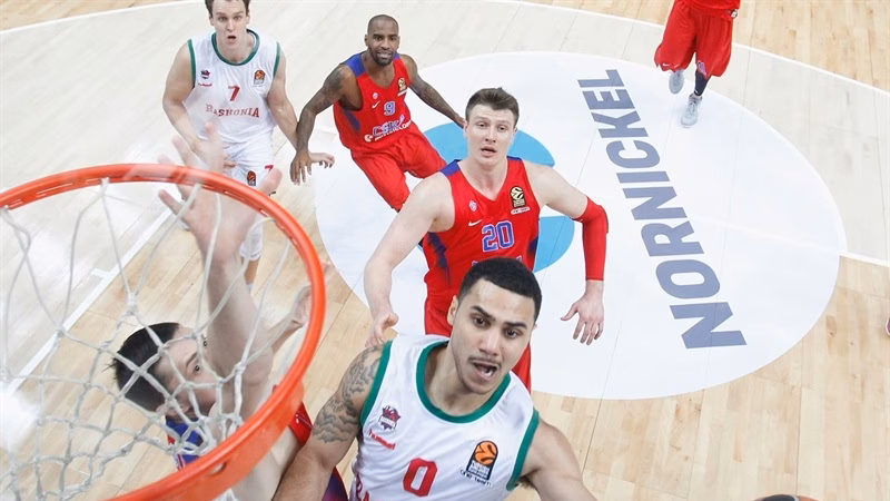 Un divino Teodosic lidera al CSKA ante un Baskonia que se rindió pronto (112-84)