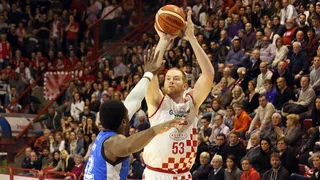 EA7 Milano humilla a Sassari; Torino deja de ser colista y Kirk, MVP