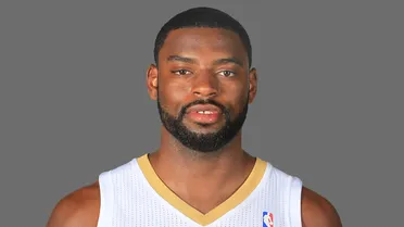 Tyreke Evans decide en el duelo Lillard-Holiday; cumpleaños feliz para LeBron