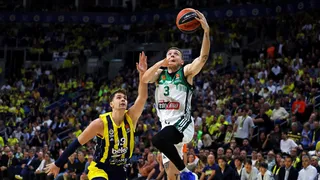 Dos exjugadores ACB en la cuerda floja de Ataman y se busca fichaje