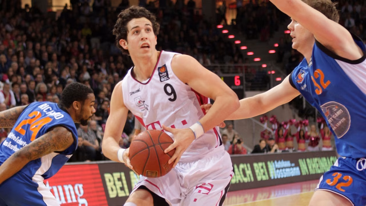 Angelo Caloiaro cierra el juego interior de un ilusionante Río Natura Monbus Obradoiro