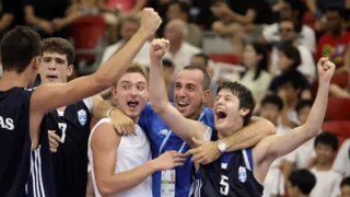 Se confirma el fichaje del joven Panagiotaras por Bizkaia Bilbao Basket. Mantzaris, al caer